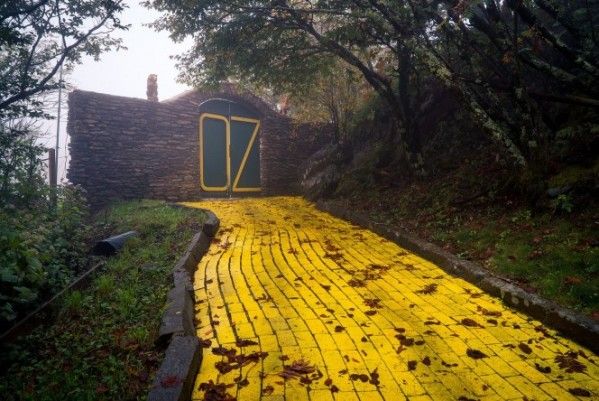 Welcome To The Land Of Oz An Eerily Abandoned Wizard Of Oz Theme