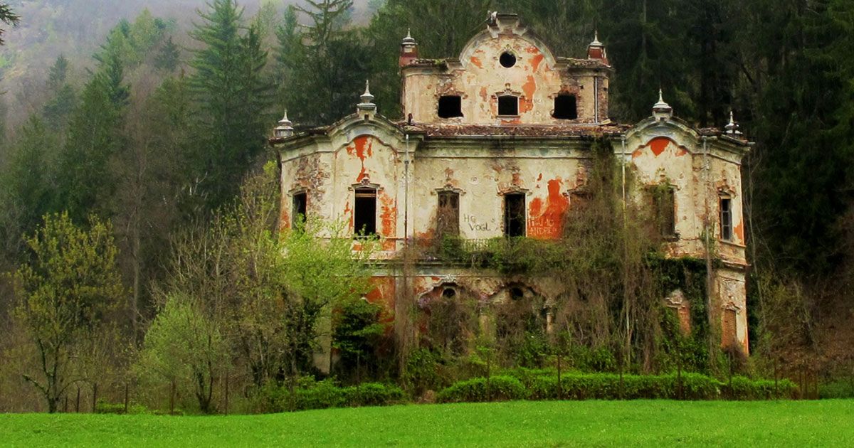 Most Famous Abandoned Mansions